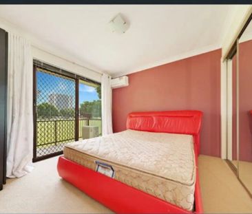 “Modern 2 Bedroom Townhouse” - Photo 4