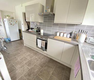 3 bedroom semi-detached house to rent - Photo 5