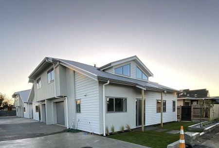 3 Bedroom Townhouse - Photo 3