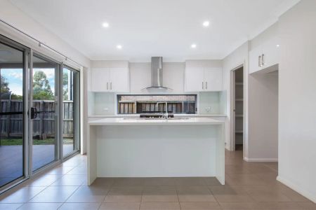 “Lovely Large Family Home” - Photo 5