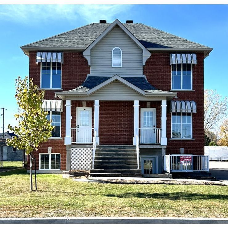 Luxueux • 4 1/2 • 535 Des Sources Sainte Anne des Plaines J5N4A Prix du Loyer valide 30 Juin 2027 - Photo 1