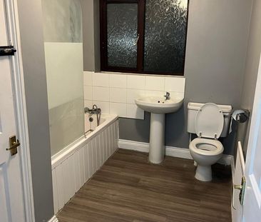 Room in a Shared House, Hilda Road, E16 - Photo 1