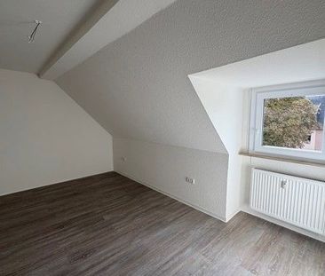 Zentral gelegene 4,5 Raum Wohnung sucht neue Familie! - Foto 1