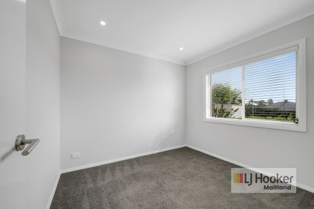 "SPACIOUS CONTEMPORARY FAMILY HOME" - Photo 4