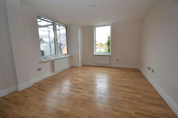 Consort Way, Horley, RH6 - Photo 1