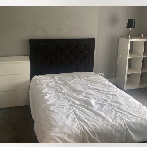 Room in a Shared House, Circular Road West, L11 - Photo 1