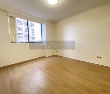 Large One Bedroom plus Huge Study with city views - Photo 4