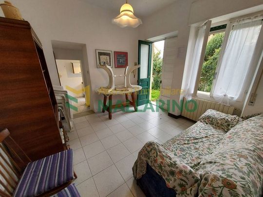 Quadrilocale Vico Scarrone, Centro, Finale Ligure - Foto 1