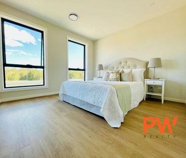 Designed 4 Bedroom Townhouse ! ! ! - Photo 4