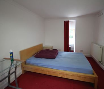 Long Lane, 233 Long Lane, UB10 - Photo 4