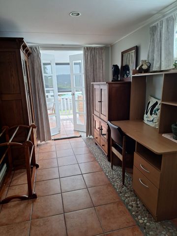 Private, Fully Furnished 2-Bedroom Granny Flat in Parkwood - Photo 3