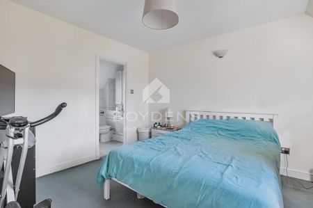 3 bedroom end of terrace house to rent - Photo 2