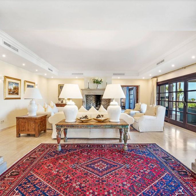 6 bedroom luxury Villa for rent in Marbella, Spain - Photo 1
