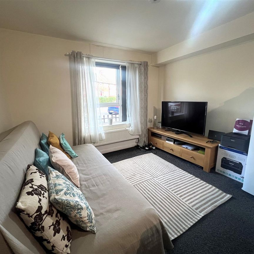 1 -3 Gammons Lane, Watford - Photo 1