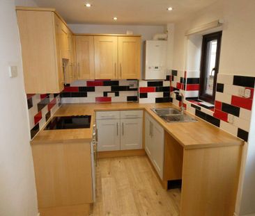 2 bedroom semi-detached house to rent - Photo 5