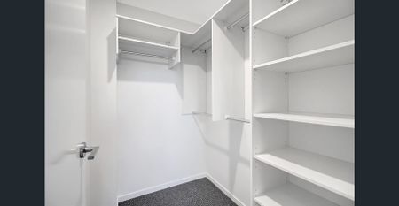 Private 2 Bedroom Unit with Courtyard in Newmarket! - Photo 3