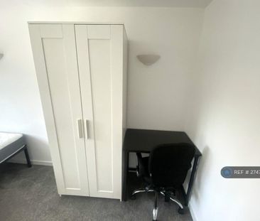1 bedroom in a house share to rent - Photo 2