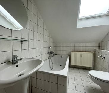 #Moderne Dachgeschoss-Wohnung#Stellplatz#zentrale Lage - Photo 2