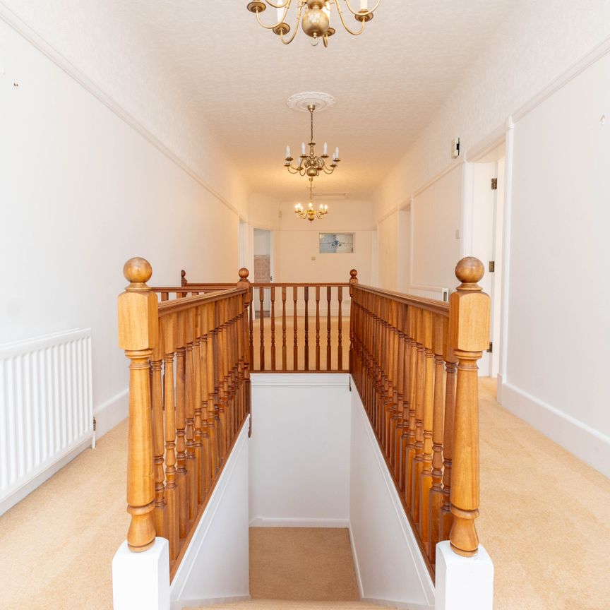 3 bed flat to rent in Sandbourne Road, Bournemouth, BH4 - Photo 1