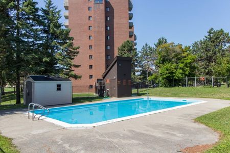 2710 Saratoga Place, Gloucester, ON - Photo 4