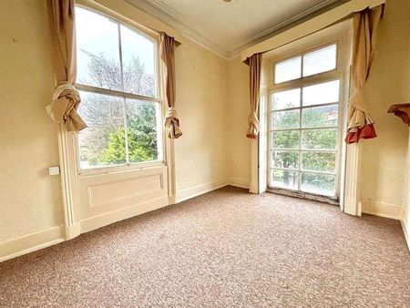 Royal Crescent, YO11 - Photo 3