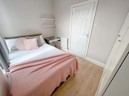 4 bedroom terraced house to rent - Photo 4