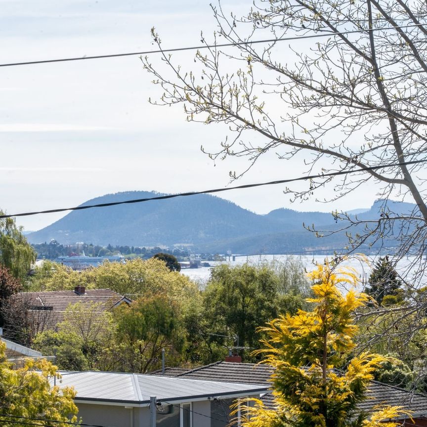 Spacious 3-Bedroom Unit with Water Views in Sandy Bay - Photo 1