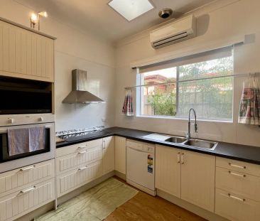 Contemporary Comfort and Convenience in One - Photo 4