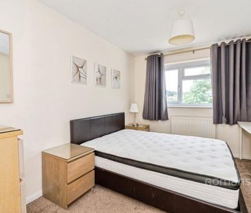 4 bedroom terraced house to rent - Photo 5