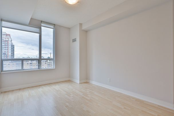 2 Bedrooms + Den - Photo 1