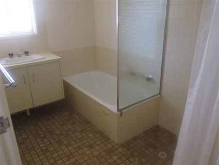 Great location family home with large shed!! - Photo 5