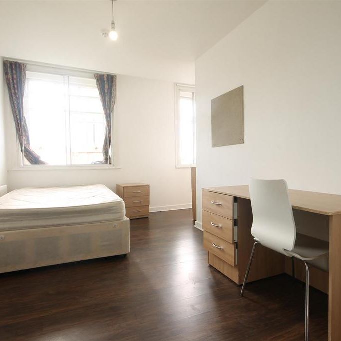 6 bedroom apartment to rent - Photo 1