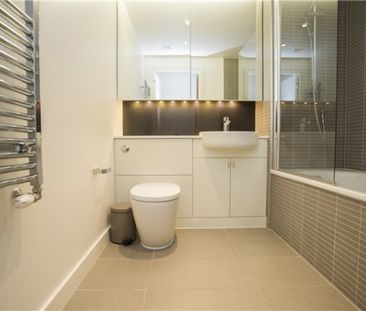 1 Double room ( ensuite room with shower and bath) - Photo 2