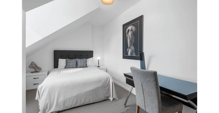 Stylish Family Haven with Designer Renovations & Versatile Studio Garage - Photo 3