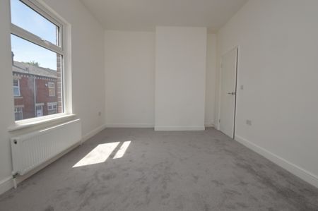 2 Bedroom Terraced House - Photo 3