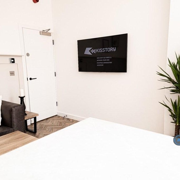 1 bedroom in a house share to rent - Photo 1