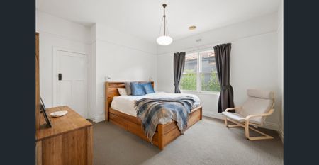 Stunningly Renovated 5-Bedroom Family Home with Pool - Photo 4