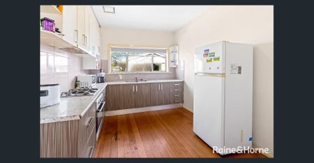 Centrally located! - Photo 3