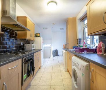 3 bedroom flat to rent - Photo 5