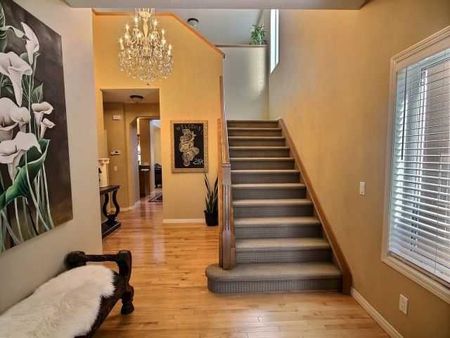 Exceptional 2300 Sqft, 2 Storey Home In Desirable Aspen. - Photo 5