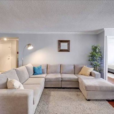 3 Bed + Den, 2 Bath Luxury Condo - Photo 3