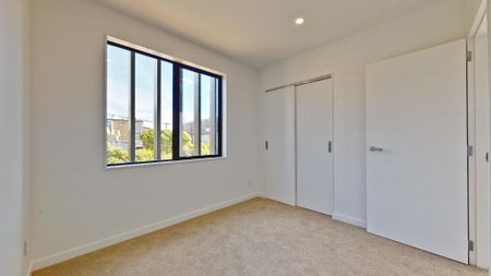 *Quality living in Seatoun Heights awaits—secure your new home now!* - Photo 3