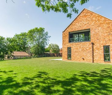 4 bedroom detached house to rent - Photo 4