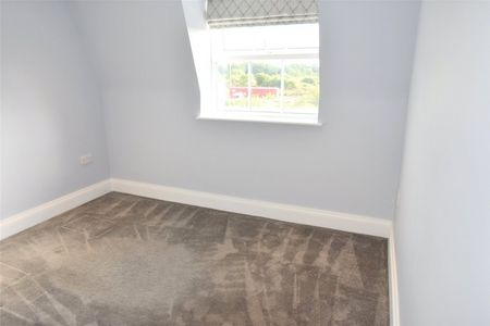 Slough Road, Datchet, Slough,SL3 - Photo 2