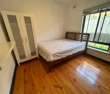 “Spacious & Well-Maintained Family Home in a Prime Location” - Photo 3