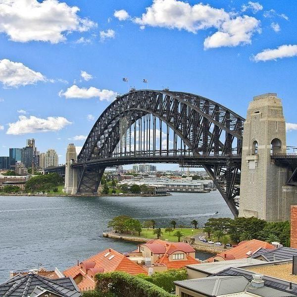 Two bedroom apartment with wonderful Harbour Bridge views - Photo 1