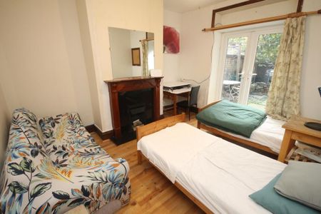 3 bedroom terraced house to rent - Photo 2