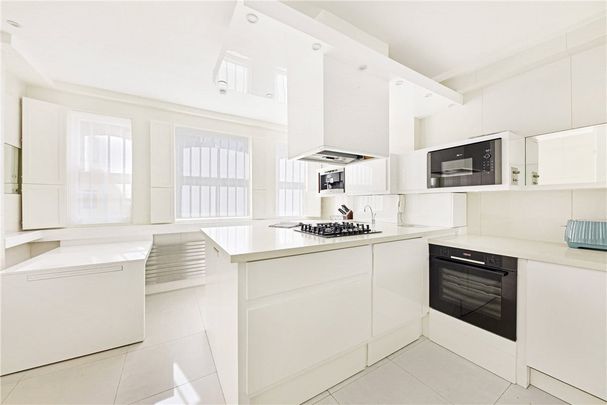 Immaculate and beautifully presented ground and lower ground floor duplex that has been refurbished to an exceptional standard combining the contemporary with the period features. Minimum Tenancy Length: 12 months EPC Rating C | Council Tax Band G - Photo 1