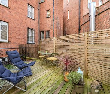 Beautifully presented home in fantastic location close to station - Photo 2