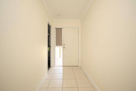 Fully Air Conditioned - Large Patio and Backyard with Rear Access - Photo 5